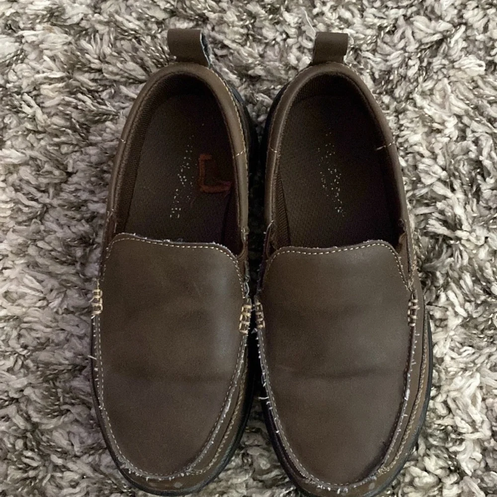 Boys size 2 dress shoes